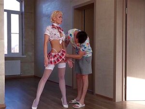 Die dünne, flexible Mannequin-Puppe mit großen Titten, Lara Frost,