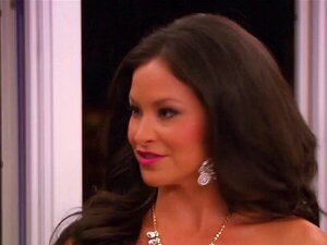 Lange und aufregende Reise zu einer riesigen Orgie. Sobald die Swinger