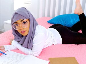 Arabische Süße wird wegen ihres großen Arsches gemobbt