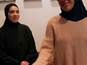 Muslimische Süße Braut und beste Freundinnen ficken einen BBC auf