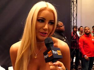 Päivä Asa Akiran kanssa AVN 2018:ssa