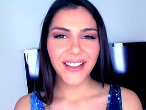 Große Naturtitten-Pornos mit einer Dame, die einen Blowjob gibt und
