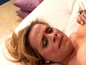 Kiimainen musta kundi tuhoaa kuuman MILF-pillun