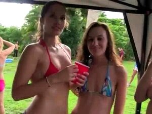 Frisches, geiles Paar fickt in der Öffentlichkeit