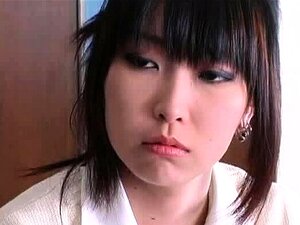 Aasialaiset opiskelijat pitävät hauskaa luokkahuoneessa