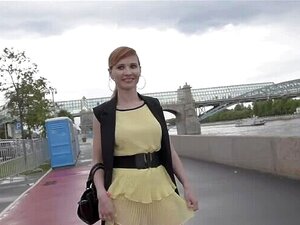 Jeny Smith Public Flasher teilt großartige Upskirt-Ansichten auf den