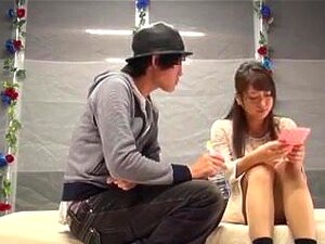 Glücklicher Typ fickt ein süßes japanisches Mädchen, süßes
