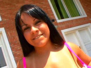 Braziliaanse mamita zuigt harde lul