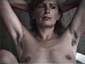 MARION d'Allemagne poilue avec des aisselles non rasées 03 -