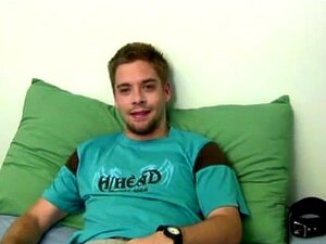 Студентски момци јебу два момка анус