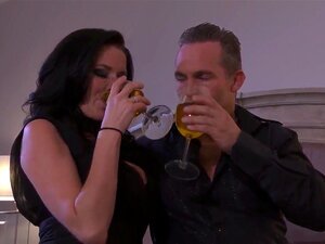 Stoute kerels pikten Jessie Lee en haar vriendin op en brachten ze