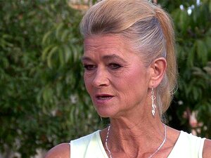 Er erwischte alte Stiefmutter und süßes Spielzeug