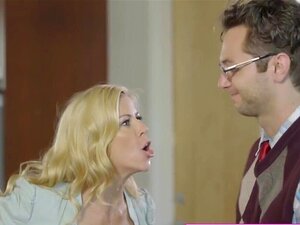 Glücklicher Stiefsohn fickt Stiefmutter Alexis Fawx und dann süße