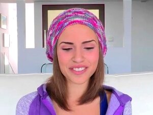 Die frische Natasha White wird mit einem großen Schwanz durchgefickt