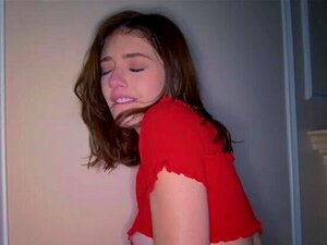 Lustvoller, schwarzer Typ treibt es mit der schmutzigen, weißen