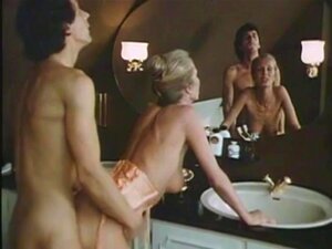 IM BADEZIMMER DER MAMA