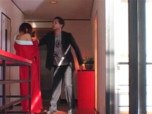 Orientalische Süße wird gefesselt und ihre enge Muschi wird gereizt