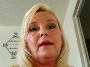 Ein Stiefsohn bekommt zweimal eine Creampie von seiner Mutter