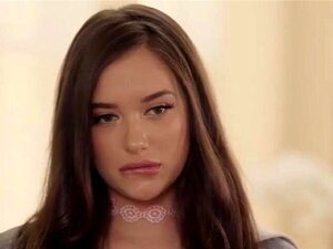 La MILF aux gros seins Reagan Fox accueille son amie Gia Paige dans la