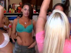 Schmutziges Ficken genießt. Exklusiver Inhalt von heißen Mädels,