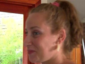 Aussie-Lesben lecken behaarte Fotzen und Arschlöcher