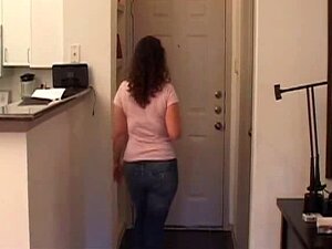 Un mec hétéro suce sa bite pour la première fois
