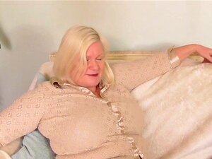 EuropeMature Mystery reife Christina masturbiert. Oma Mystery reife