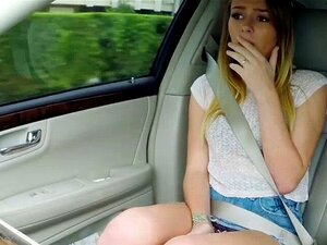 Blondi kaunotar Kristen panee jätkän kyrpää. Blondikaunotar