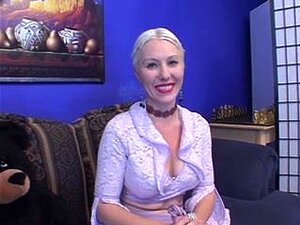 Dalny Marga mit 2 Jungsfreunden, Breasty, alter Blondine Pornostar