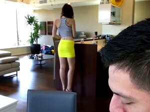 Слатка мала Chloe се пуни спермом у пички