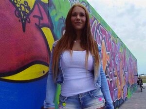 Kyra Hot zeigt ihren erstaunlichen Körper in der Öffentlichkeit