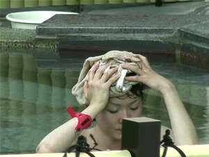 Hochwertige Open-Air-Badfotografie des heißen Wassers der Jungfrau 16