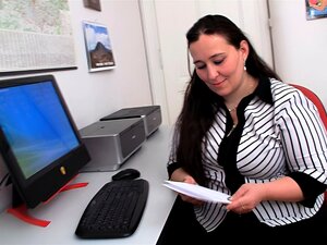 Großer Bauch Büro Plumper verführt Kunden