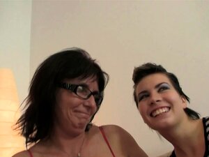 Reifes Paar verführt Süße zu Dreier-Sex