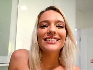 Geiler Stiefbruder fickt seine heiße blonde Stiefschwester mit
