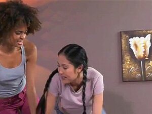 МАМА Црне и азијске дадиље јебу велику