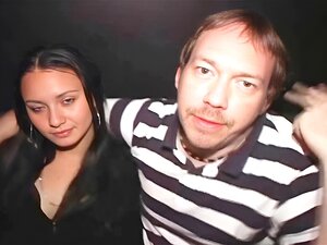 19 година Латина Гангбанг у Пубиц Порн