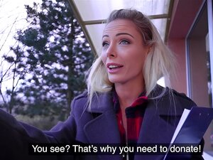 Mooie eurobabe krijgt betaald om te keren rijden POV lul na het geven