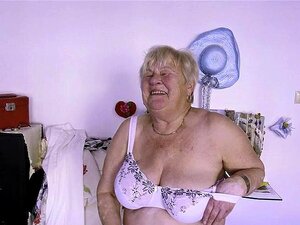 Oma-Bilder in Amateurqualität in einem Diashow-Kompilationsvideo