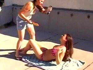 Schau jetzt Überbelichtet zu! - Nackter Arsch, Spanking, Spanking F/F