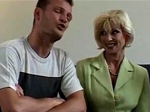 Eva Delage wird von Reporter gefickt, lange Nägel