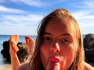 Babe Wird am Strand gefickt und besamt - Amateur