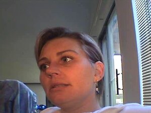 Geile Titten-Schlampe schluckt meinen Eierlatter