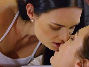 Lesbiche brune europee lesbiche innamorate Alya Stark e Leanne Lace