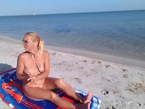 Senzualne boginje plaže otkrivaju svoju večnu lepotu. Posmatrajte