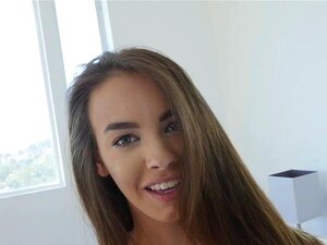 Charity Crawford gab ihrem Stiefbruder einen schlampigen Blowjob.