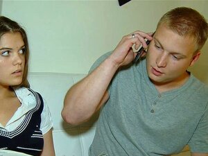 Er braucht das Geld und sie braucht den Schwanz. Sicher liebt diese