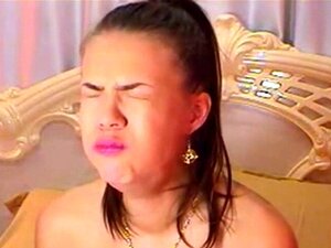 Queen of Dildo Deepthroating - Kut- en Mondvulling. Dildo slikken en