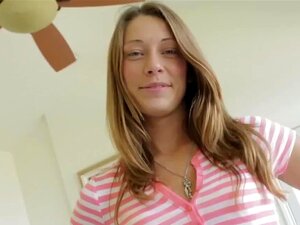 Nouvelle beauté envoûtante fait vibrer le désir avec ses talents