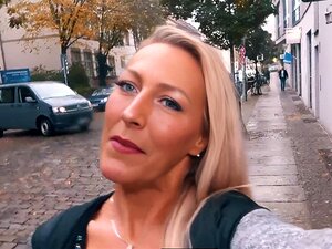 Deutsche Lesben machen echte Sextreffen Casting und eine Frau holt die